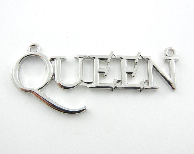 Double Link Silver-tone Queen Word Pendant