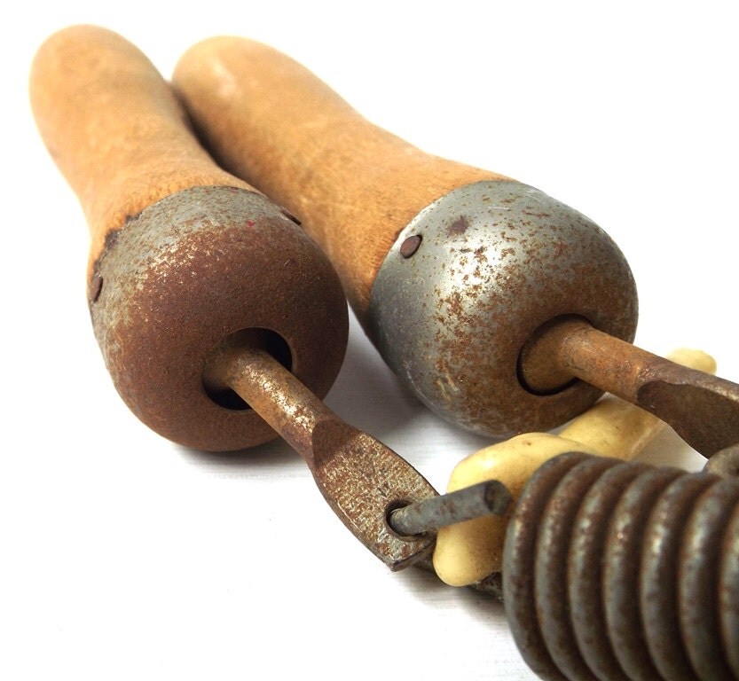 vintage 1940's jump rope wood handles rubber rope jumping