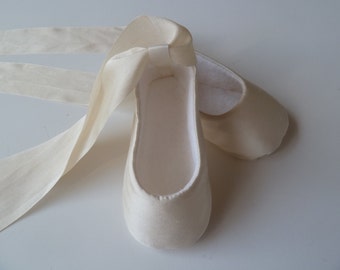 Baby Girl Shoes . Ivory SILK Christening Shoes . Infant Ballet Slippers . Baptism Shoes . Baby Ballerina . Baby Ballet Slippers