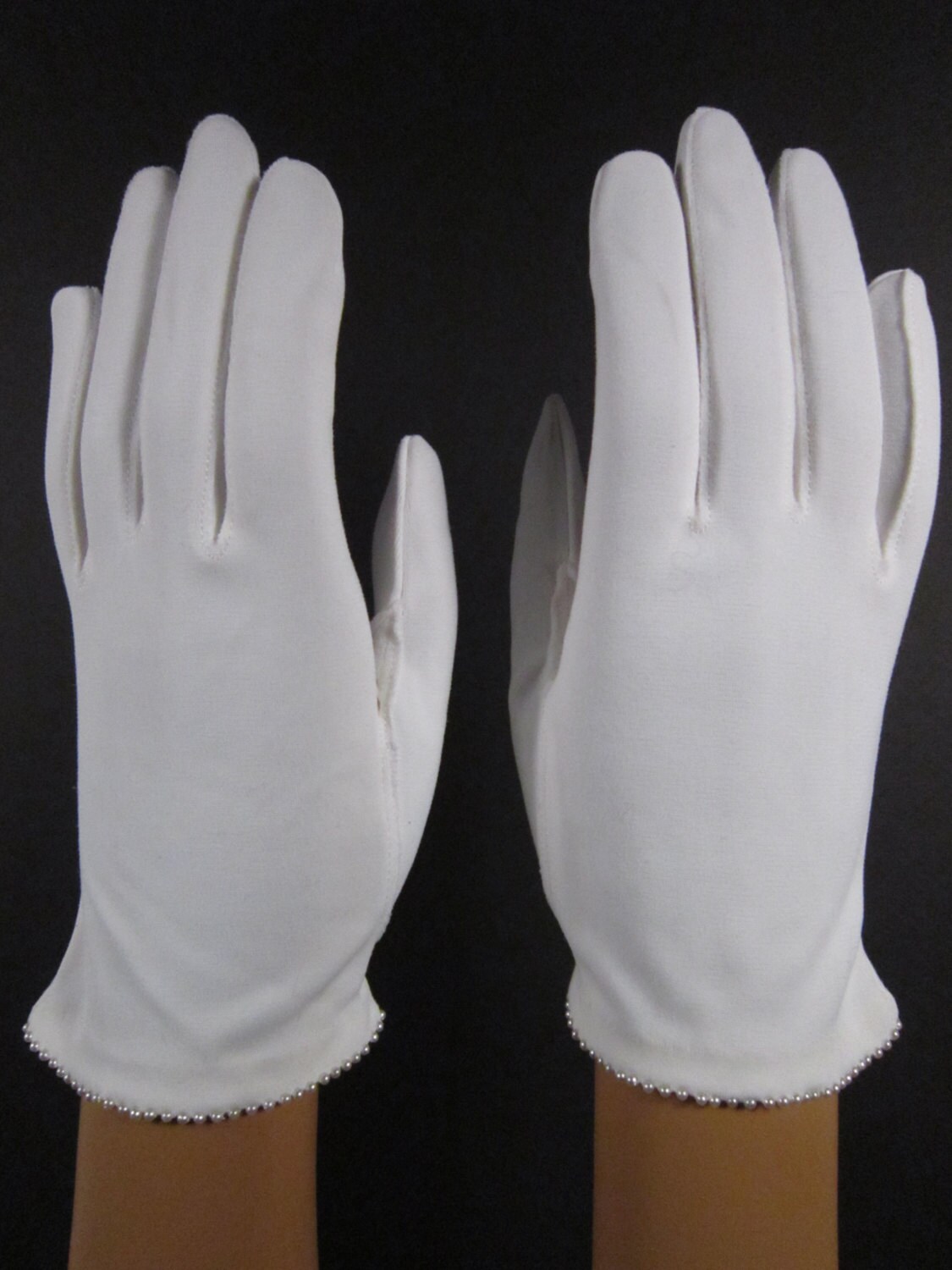 6-6-1/2-Vintage decorative White dress/church gloves w/pearls