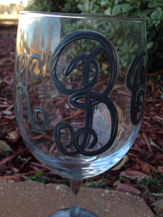 Monogram wineglass with monogram name wine glass set