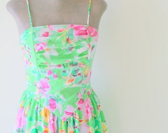 Vintage FLORAL Print Dress.....size small to medium womens...green dress. 60s dress. 70s dress. gogo. mod. twiggy. retro dress. garden party