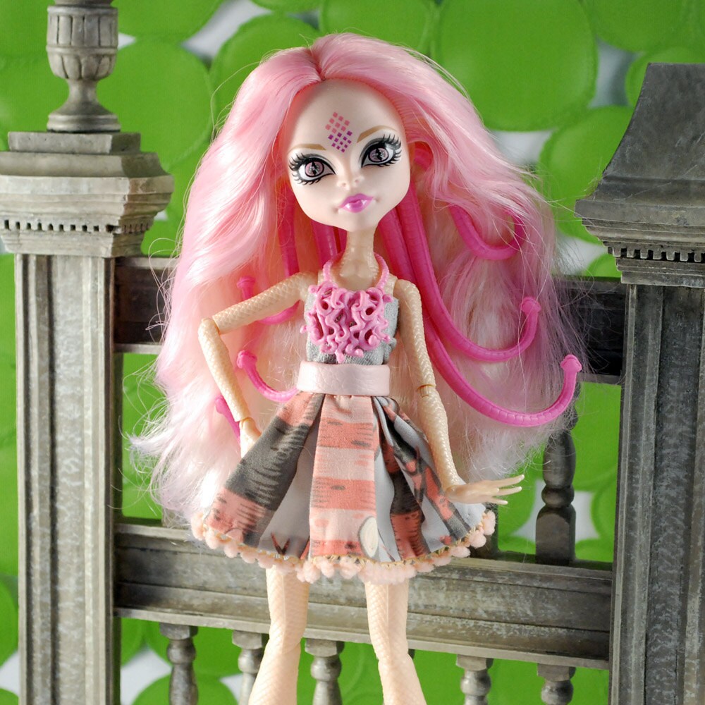 monster high doll with snake hair