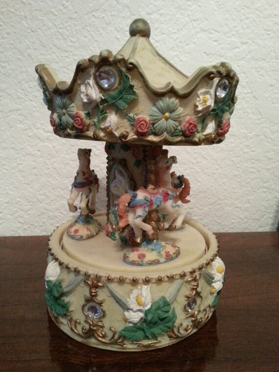 Carousel Musical Figurine