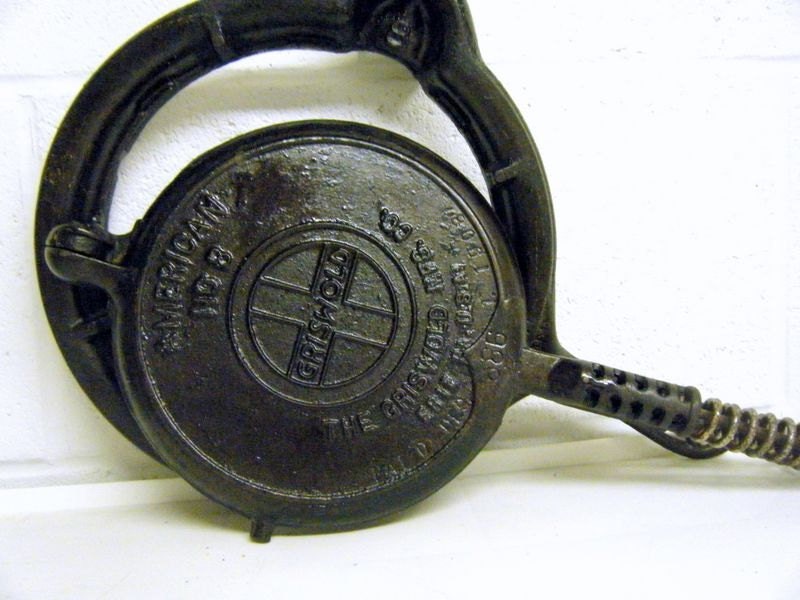 Vintage Griswold 8 Waffle Iron Low Base Seasoned Cast Iron