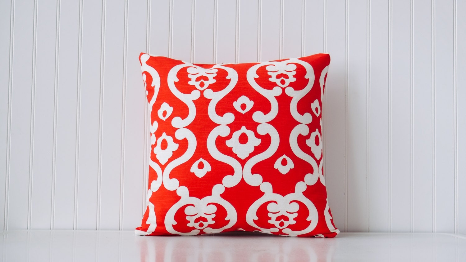 Decorative pillow Red and white pillow contemporary design