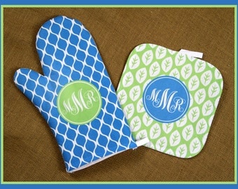 Monogrammed Gifts for Mom Oven Mitt Pot Holder Monogrammed Gifts Personalized Oven Mitts Custom Cooking Gifts Housewarming Gifts for Cooks