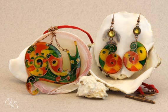 Funny snail. Jewelry Set. Bright necklace and earrings. Jewerly resin hand painted.