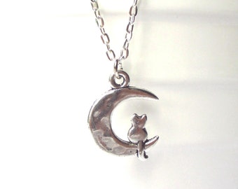 Cat and moon necklace - Moon cat charm - cat necklace - Cat lovers gift - Moon necklace - Cat sitting on the moon charm necklace - Etsy UK