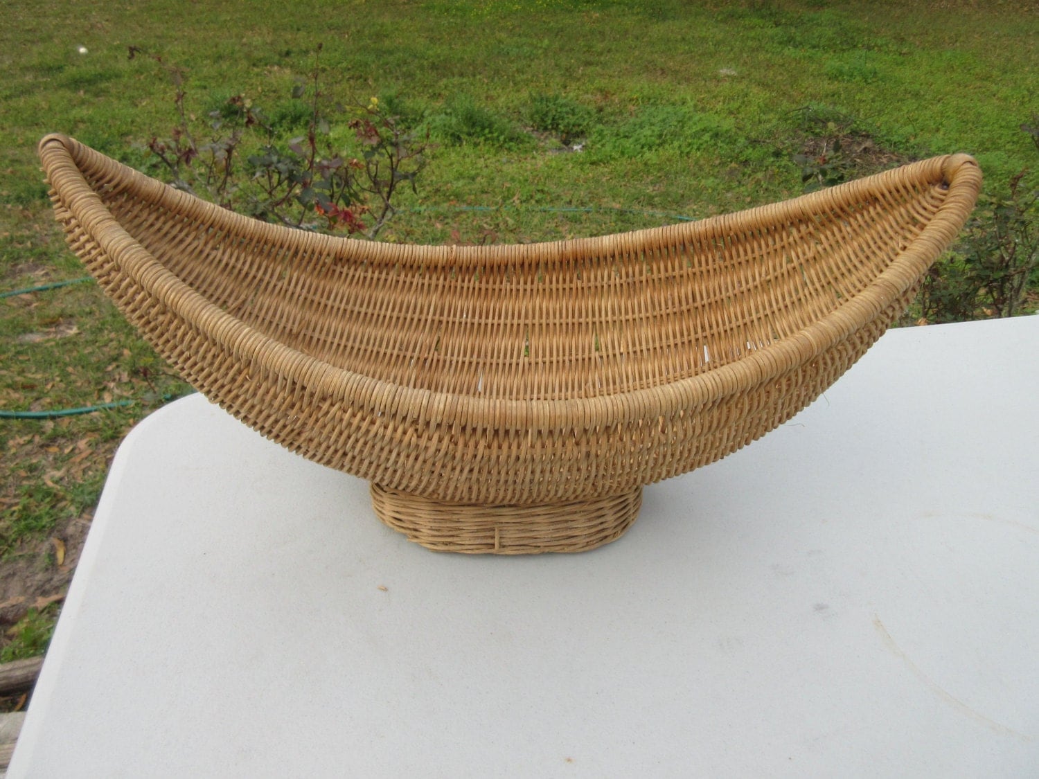 Vintage wicker rattan round oval boat shaped basket