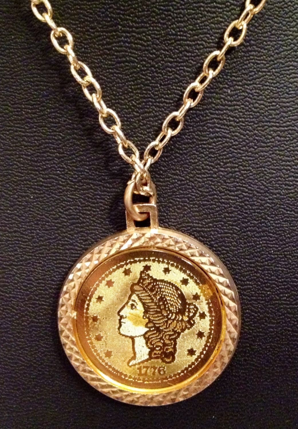 1976 Lady Liberty Bicentennial Coin Pendant Necklace in Gold