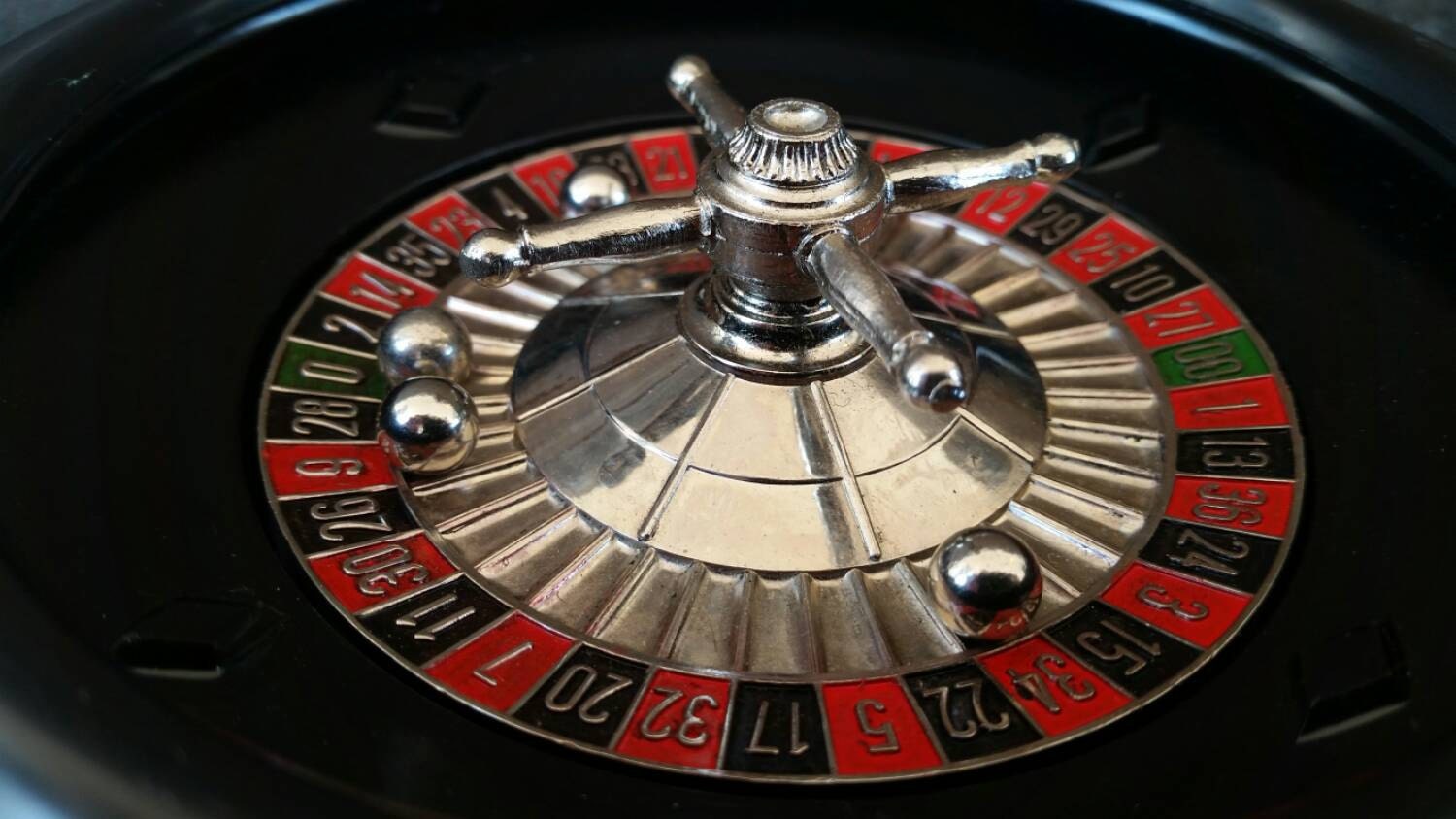 Vintage Roulette Wheel Las Vegas Game Room Decor Man by PIVOT180