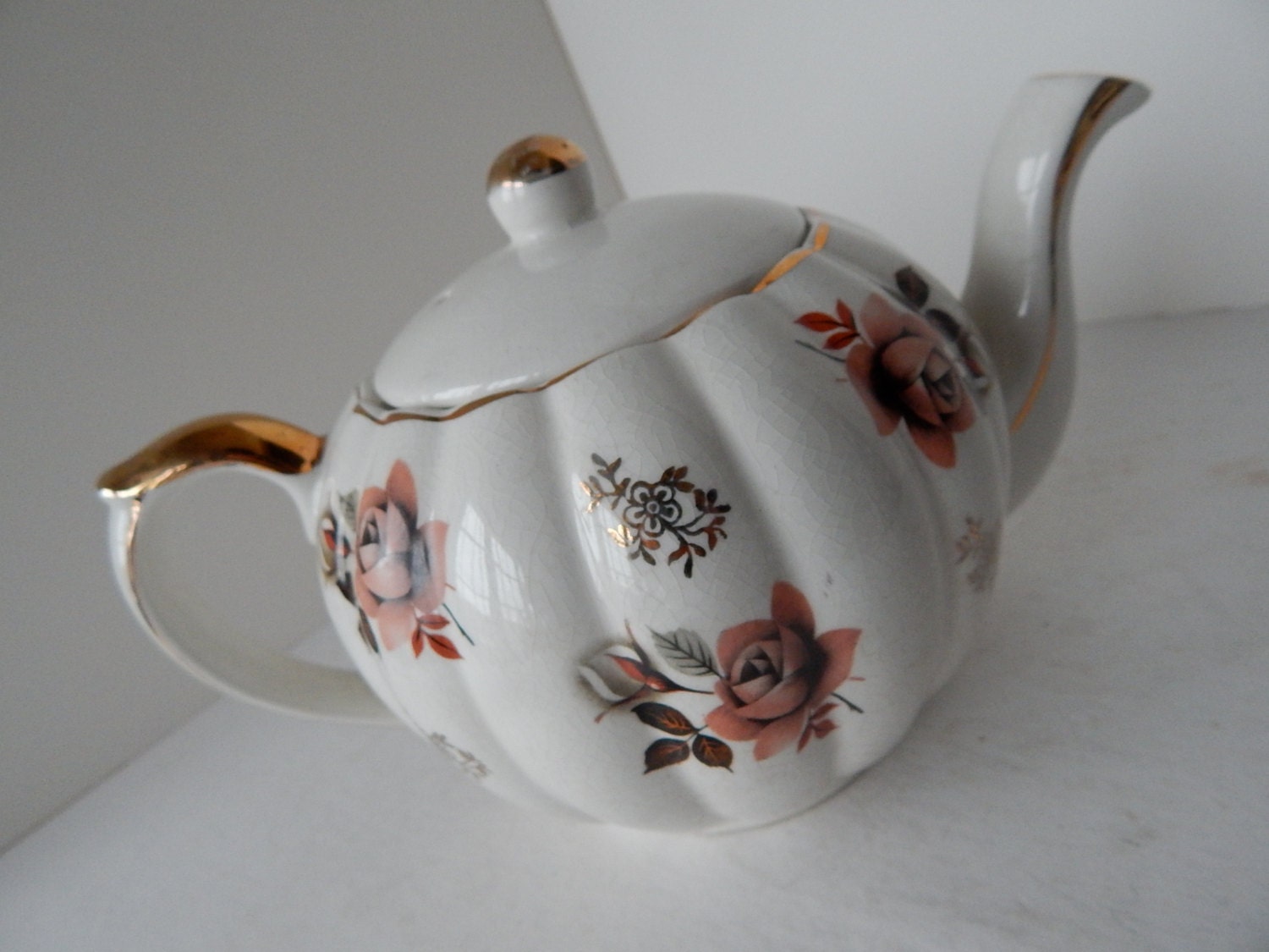 Gibson's Staffordshire England Rose Teapot 111 3038
