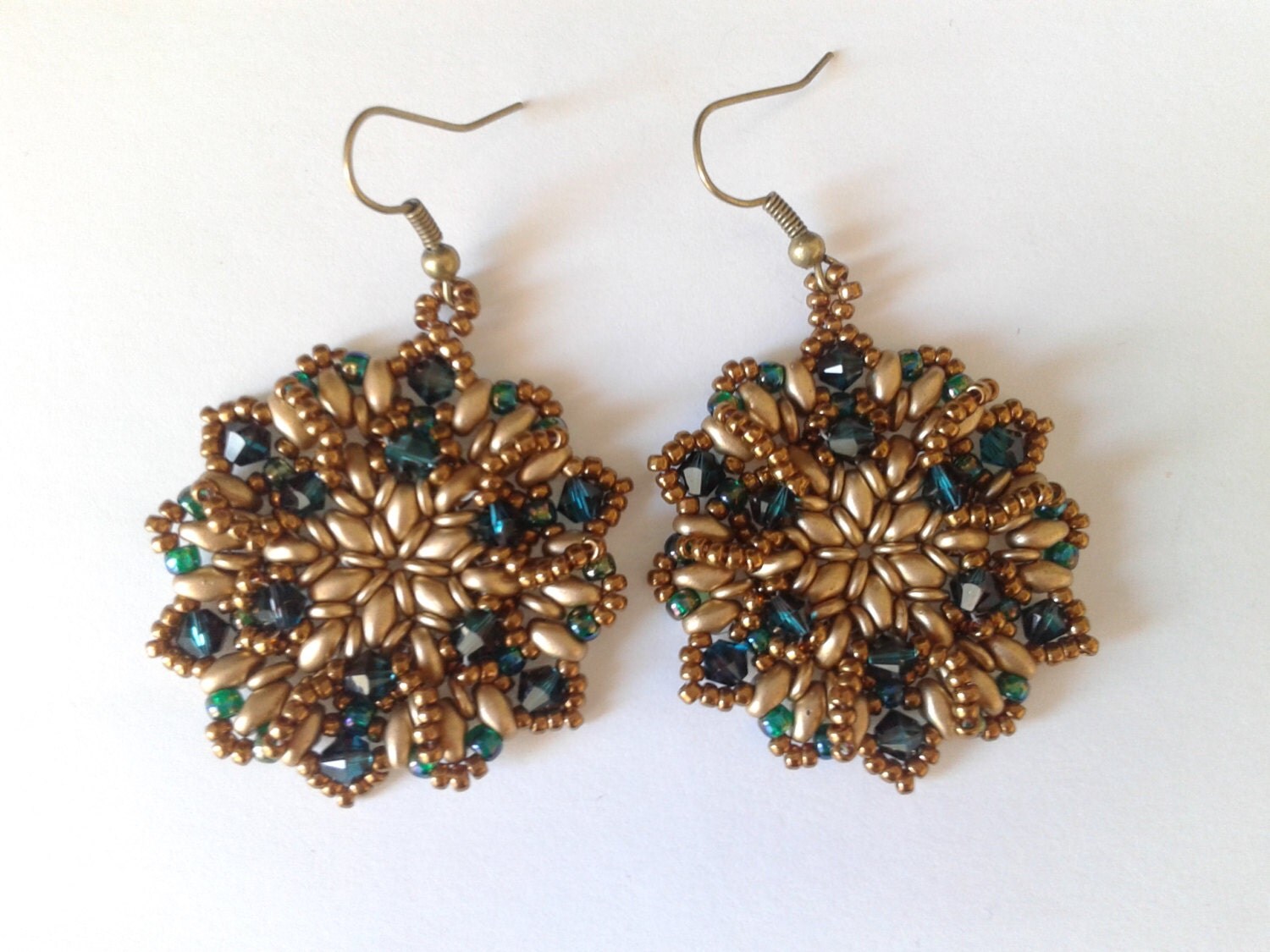 handmade beadwoven earrings with green Swarovski bicone, O beads and ...