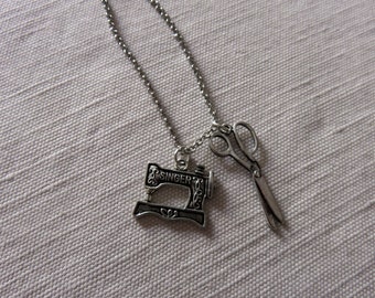 Collana con ciondoli macchina da cucire Singer e forbici --- Silver Sewing Machine & Scissors necklace