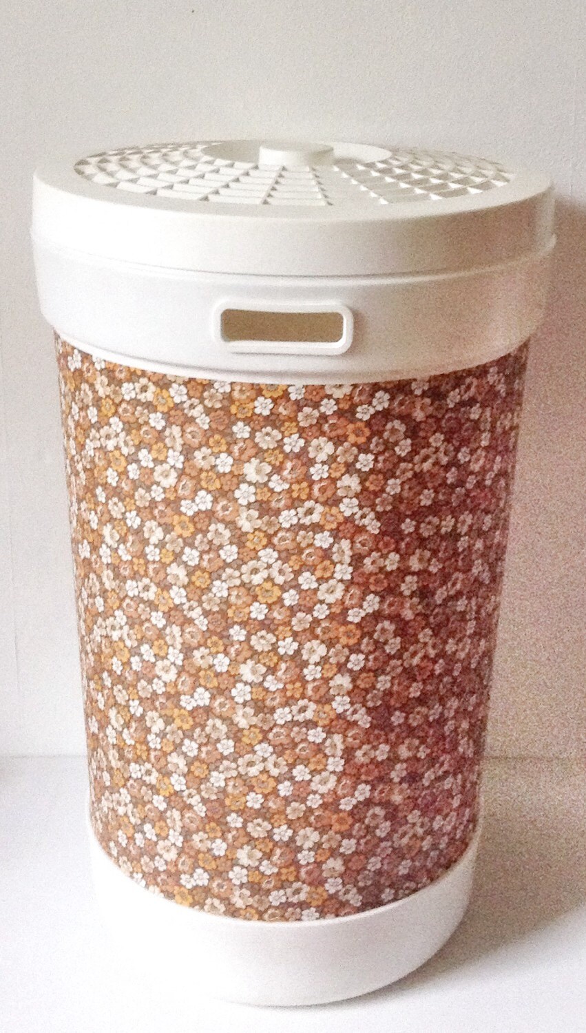 Vintage 1970s Plysu plastic retro washing basket laundry bin Haute Juice