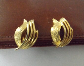 Vintage Gold Tone Earrings