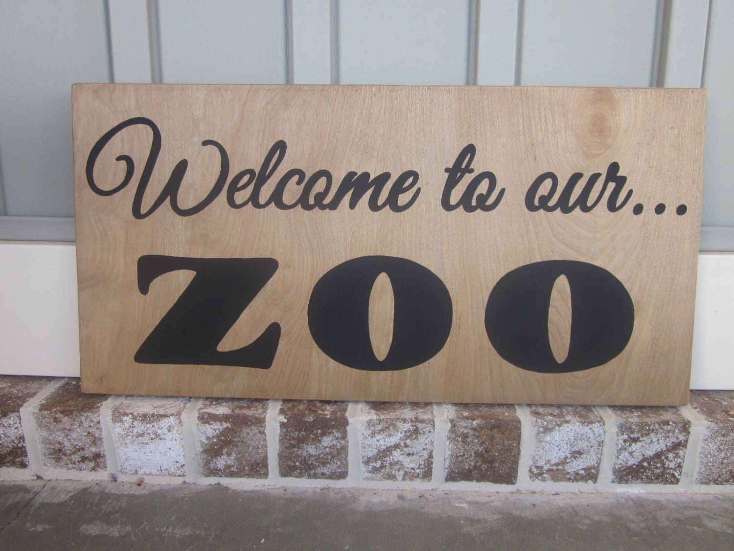 welcome to the zoo sign