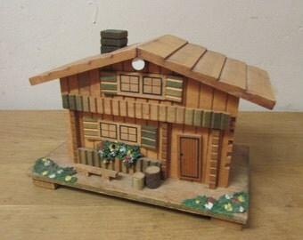 Vintage Swiss Chalet musical trinket/jewellery box, "Strangers in The Night"