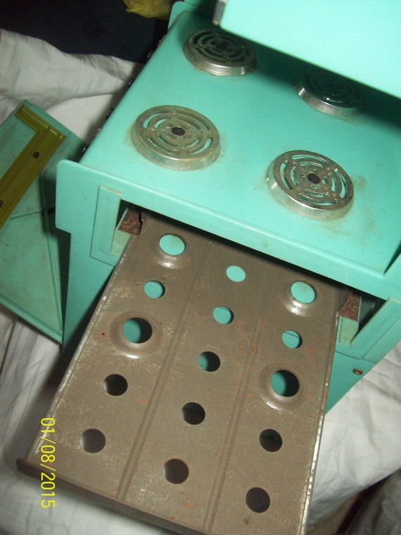 Vintage 1960s Betty Crocker Easy Bake Oven Kenner Green 