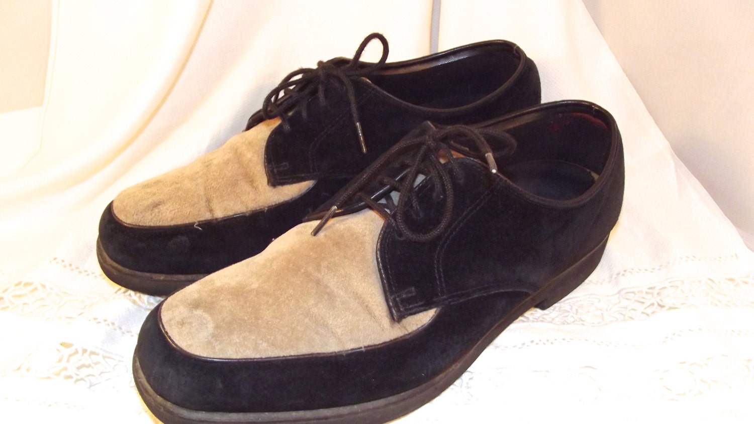 Vintage Deadstock Men's 2 tone Hush Puppies by sistersvintageattic