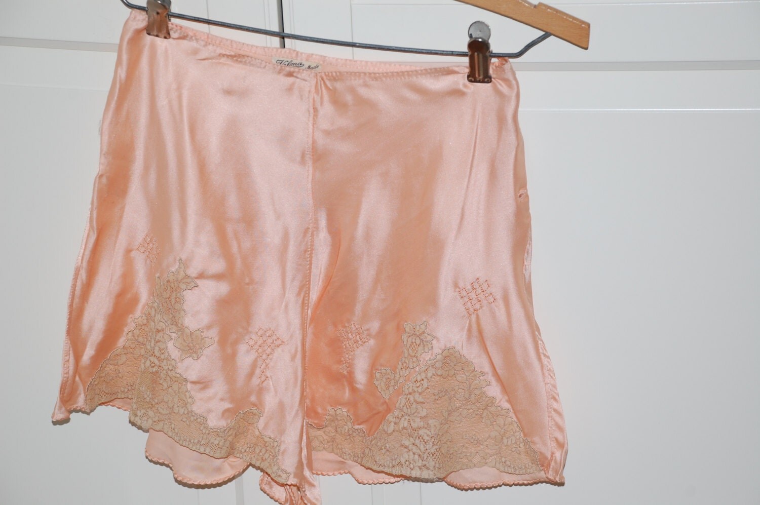 40s Lingerie Tap Pants Peach Satin Embroidered Lace