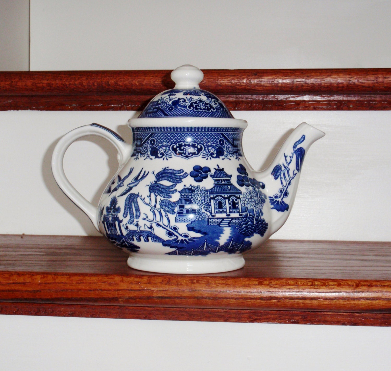 CHURCHILL ENGLAND STAFFORDSHIRE Tea Pot Blue Willow China