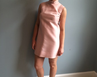 Mod 1960s Button Back Shift Dress size small.