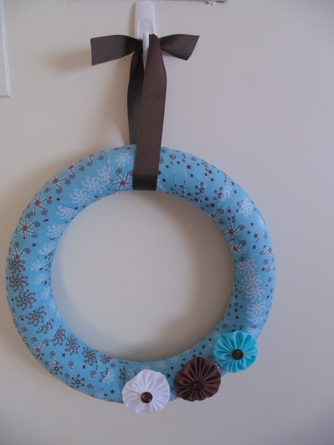 12 inch Christmas Fabric & Yo Yo Wreath