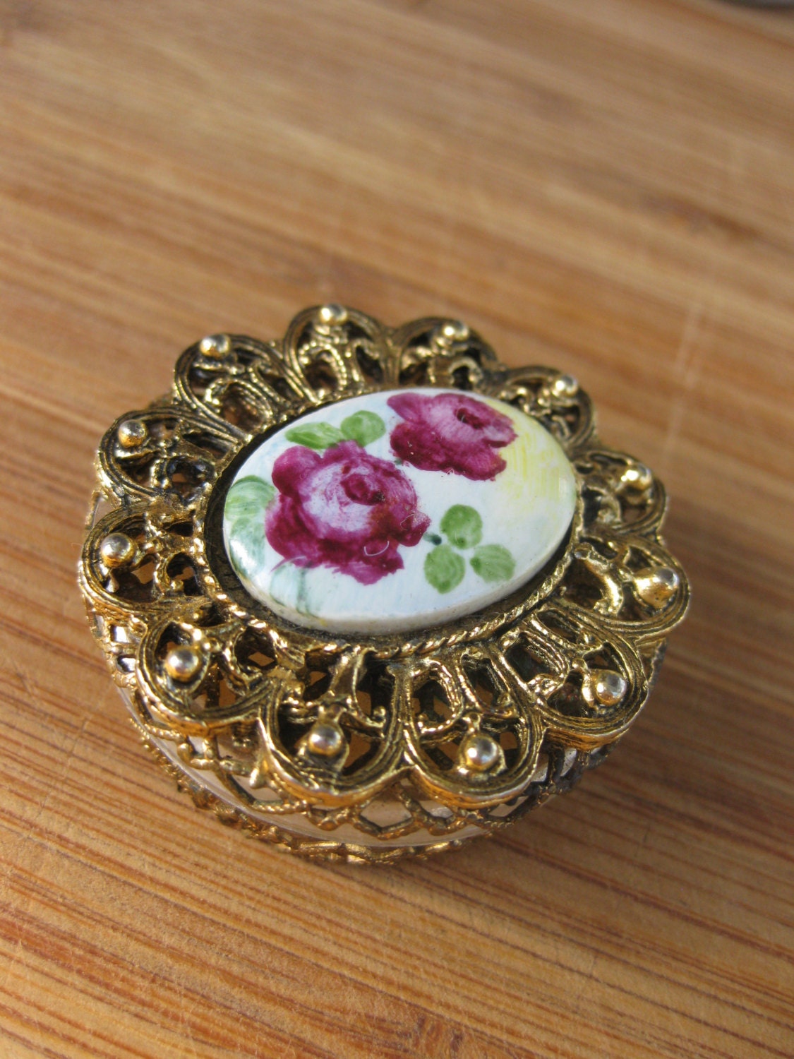 Vintage pill box / pill case / jewelry box / by GourmetVintage