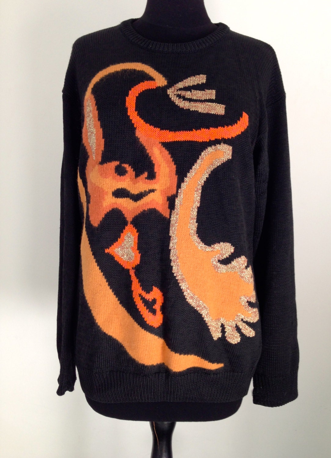 Pull noir avec motifs orange année 80