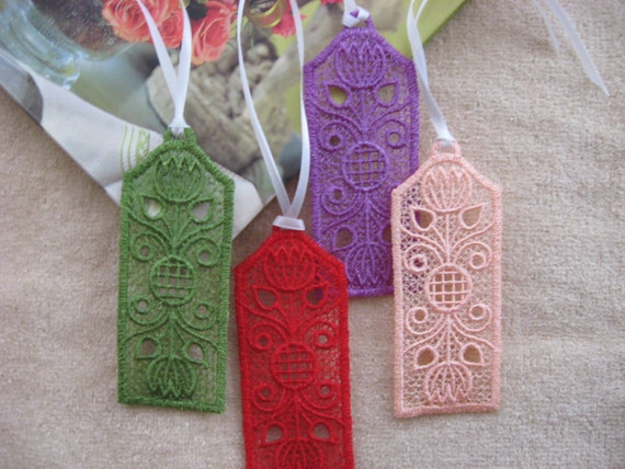 LACE BOOKMARKS. Embroidered lace bookmark. Floral