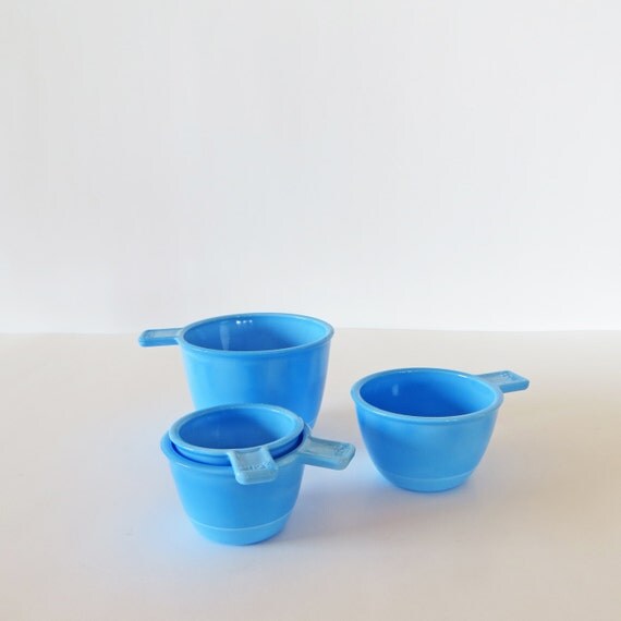 measuring Vintage Cups  Vintage vintage Measuring Glass cups Blue Periwinkle Retro Kitchen