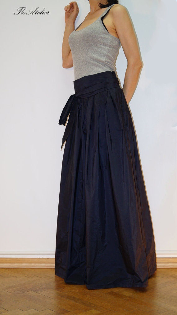 Lovely Black Long Maxi Skirt/ High or Low Waist by FloAtelier