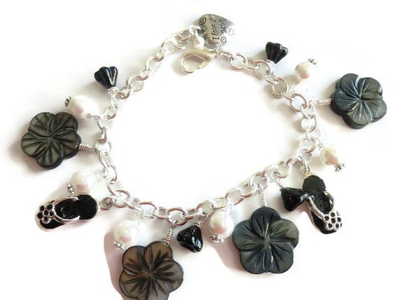 Black and White Bracelet Pearl Bracelet Charm Bracelet Mother's Day Bracelet