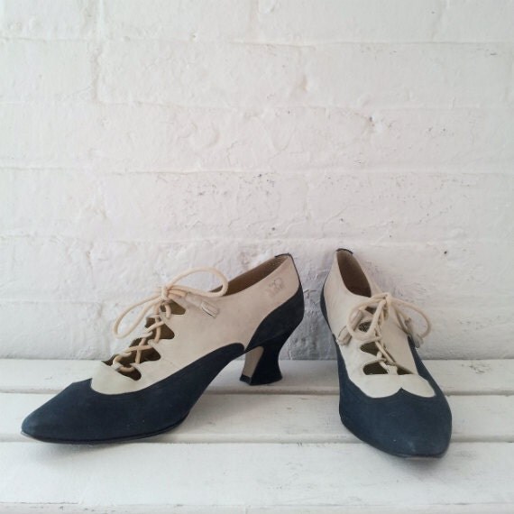 navy lace pumps