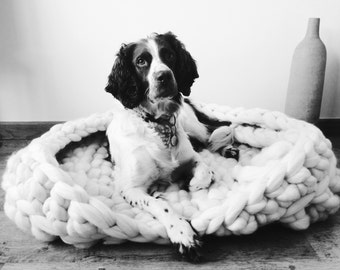 Knitted Dog Bed, Luxury Super Chunky Dog Blanket, Giant Pure Merino Yarn Dog Mat, Small, Medium, Large Dog Bed, Extreme Knitting. M047