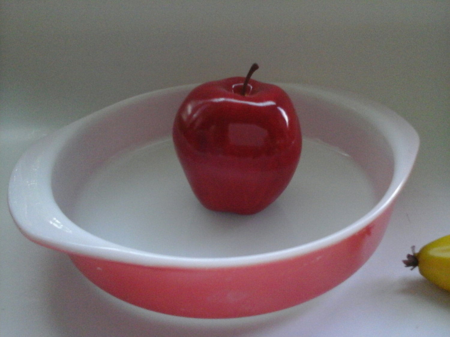 Pyrex Round Pink Glass Handle Cake Pan Casserole Dish. 8 inches 221