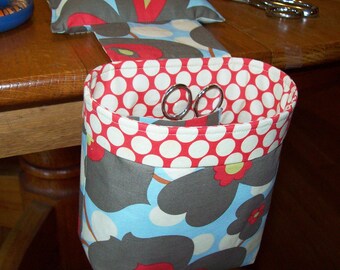 Scrap Caddy Thread Catcher With Rubberized Gripper Strip - Amy Butler Lotus Morning Glory With Cherry Dots Liner