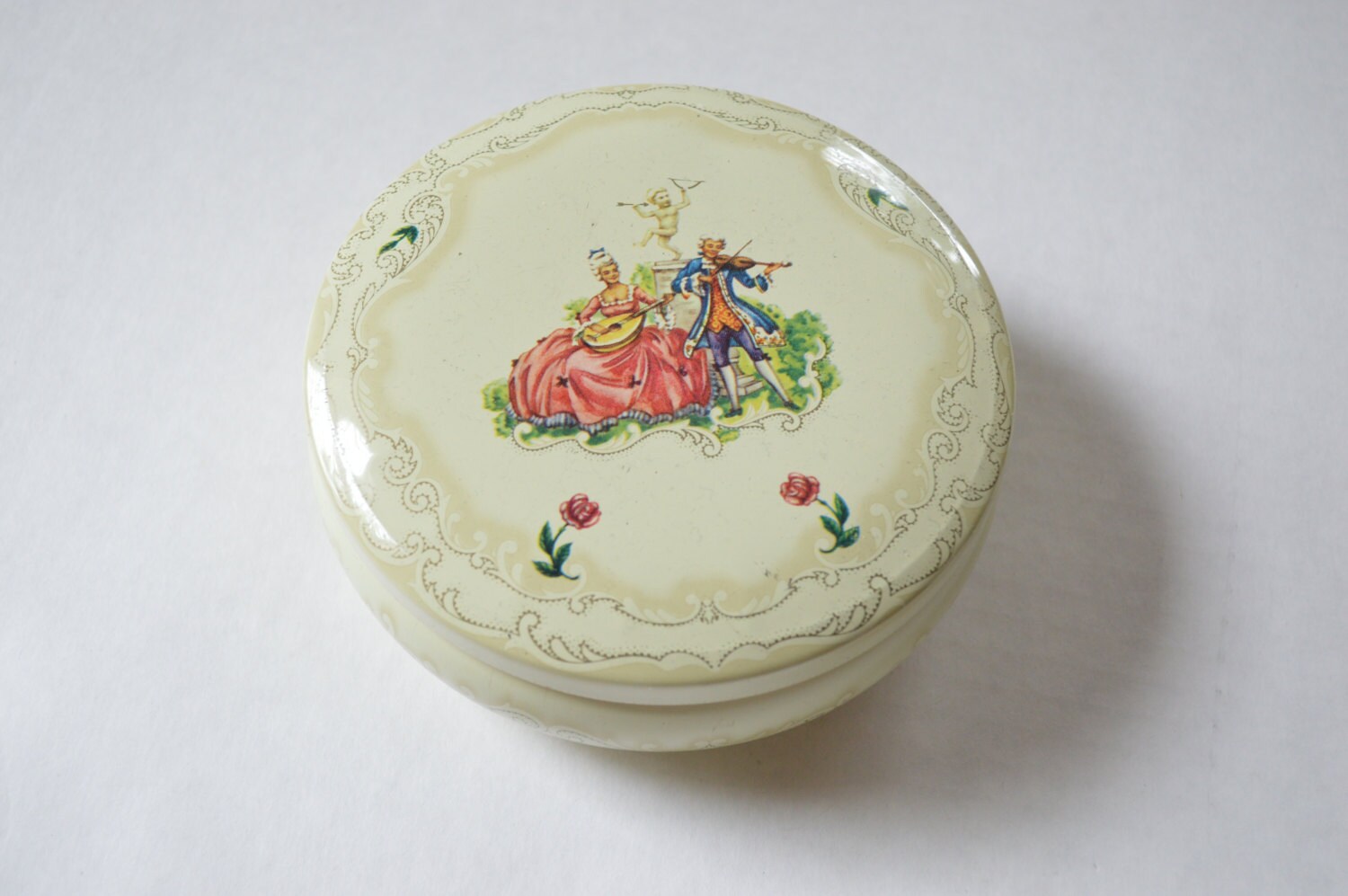 Vintage Decorative Round Daher Ivory Tin w/ Rococco Style Couple and ...