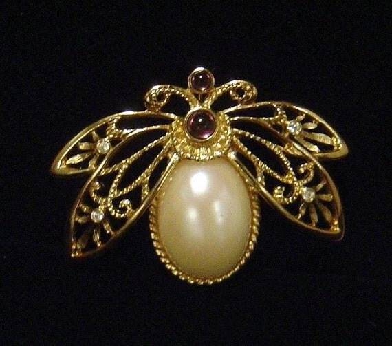 Vintage Avon Bee pin faux pearl belly