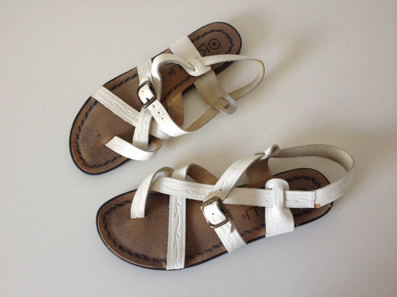  70s  Sandals  White Leather  Sandals  Strappy Flats Tooled