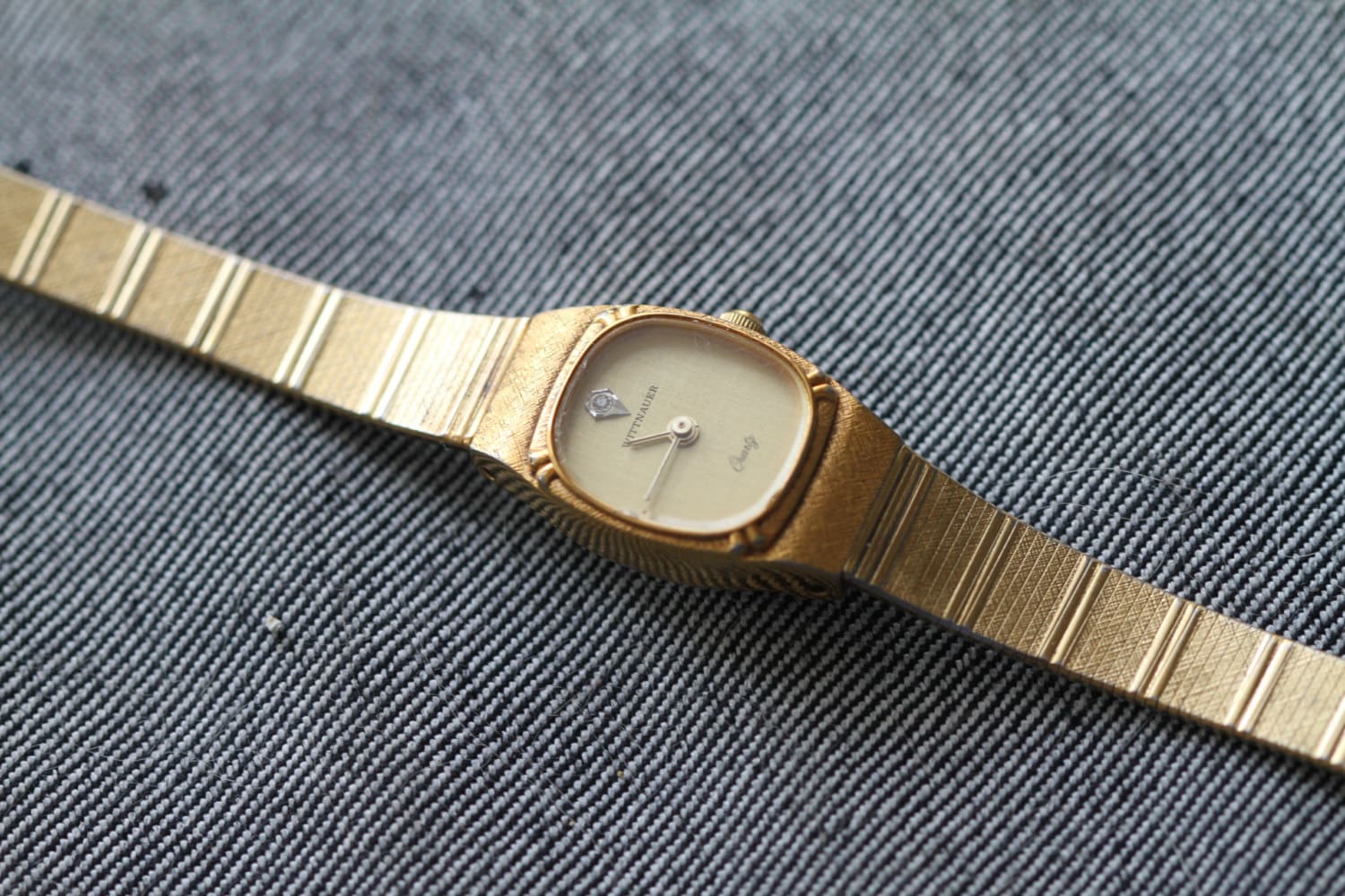 Vintage Wittnauer Quartz Ladies Watch Gold Tone