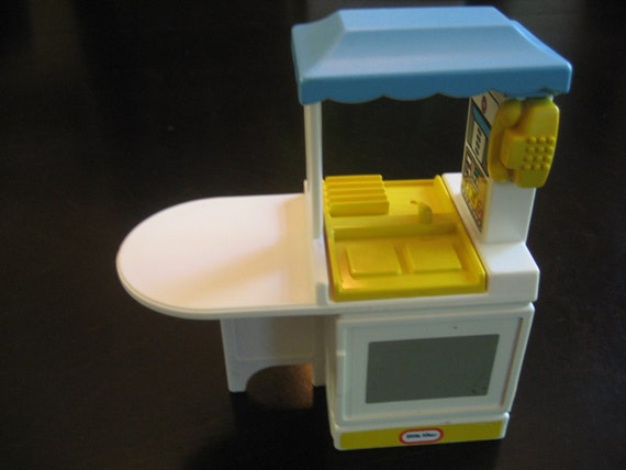 little tikes dollhouse with blue roof