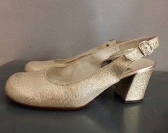 60s Gabor heels. 36 EU size/ US size 5/ UK size 3. Heel height 6 cm. Gold metallic pumps from the 1960s. In a very good vintage condition.