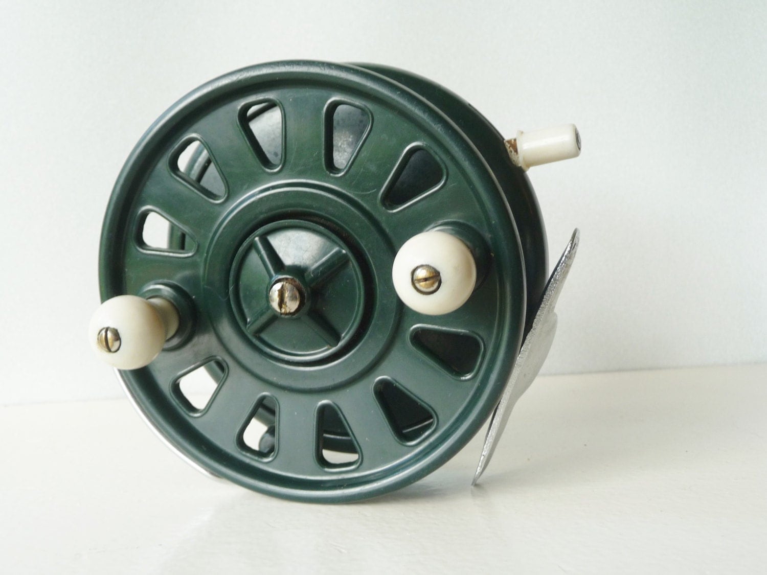 Vintage Paramount Fishing Reel Made in England 4 1/2 inch