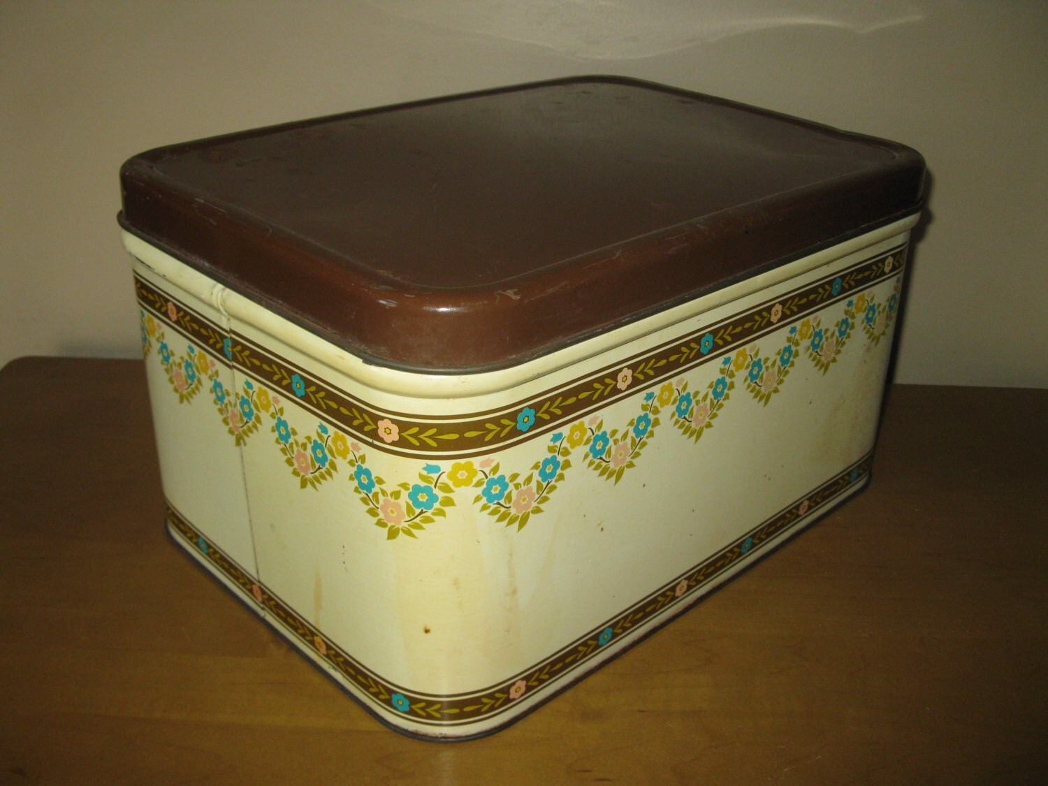 Retro Metal Bread BoxCream and Brown HingedShabbyStorage 1950s60s