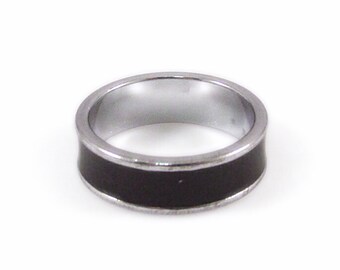 Simple Black and Silver Tone Band Ring - Size 7