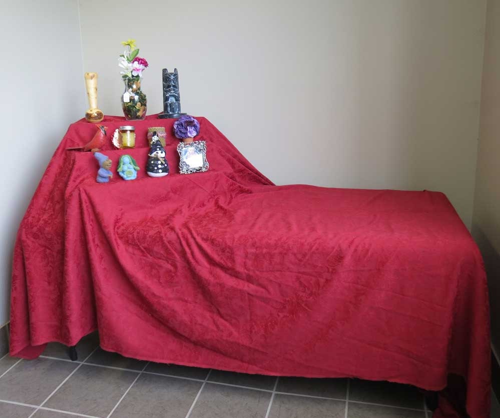 Collapsible riser portable display stand store countertop