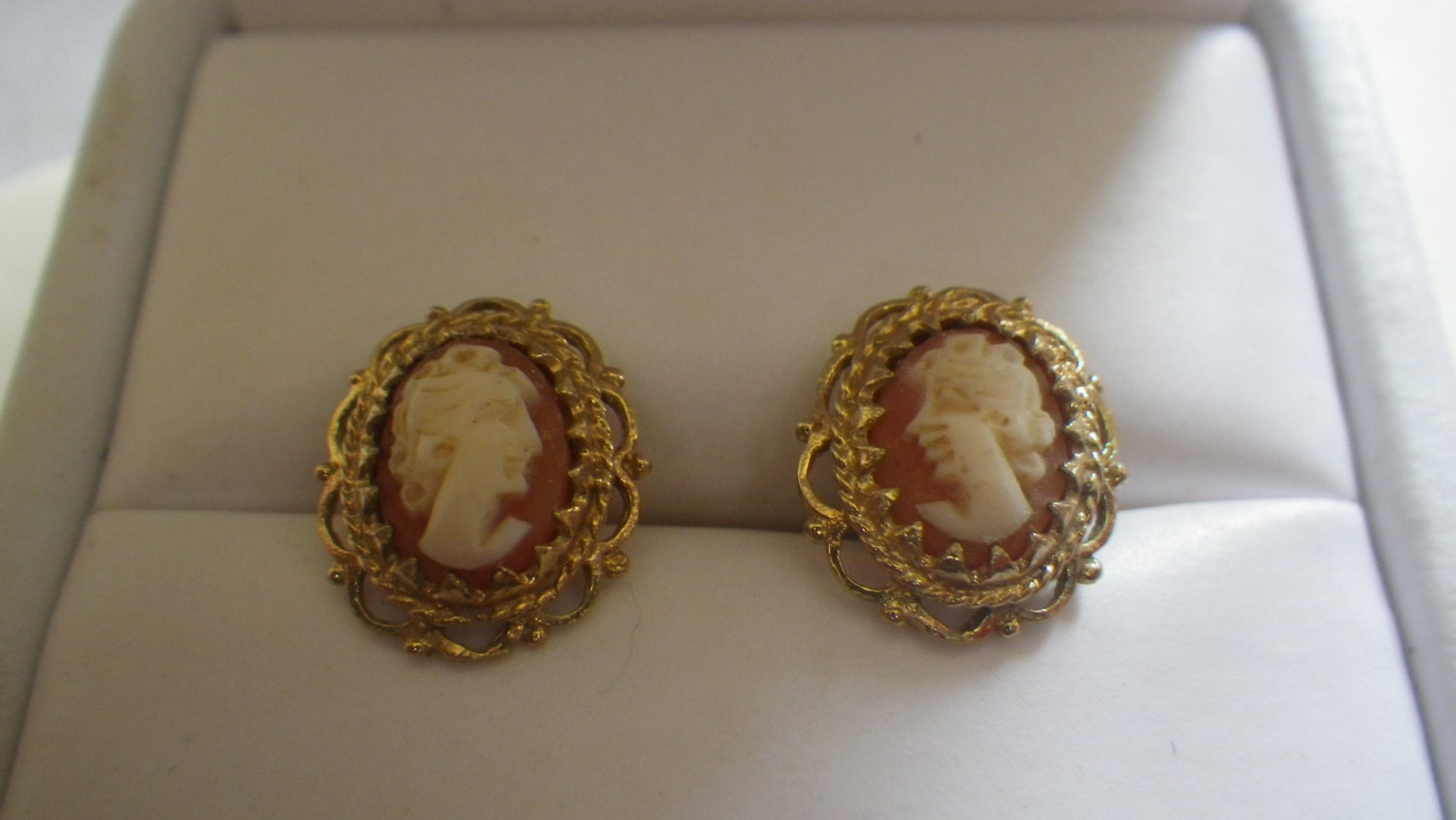 Vintage 9ct Yellow Gold Cameo Stud Earrings Haute Juice